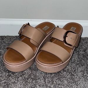 FLASH SALE 🎉 FitFlop Pilar Leather Platform Sandal